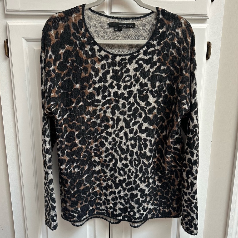 360 Cashmere Frankie Leopard Print Crewneck Sweater Size Medium - Picture 2 of 11